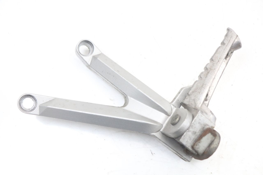 photo de PLATINE CALE PIED ARRIERE GAUCHE HYOSUNG GTR 125 (2006 - 2008) - Vue principale