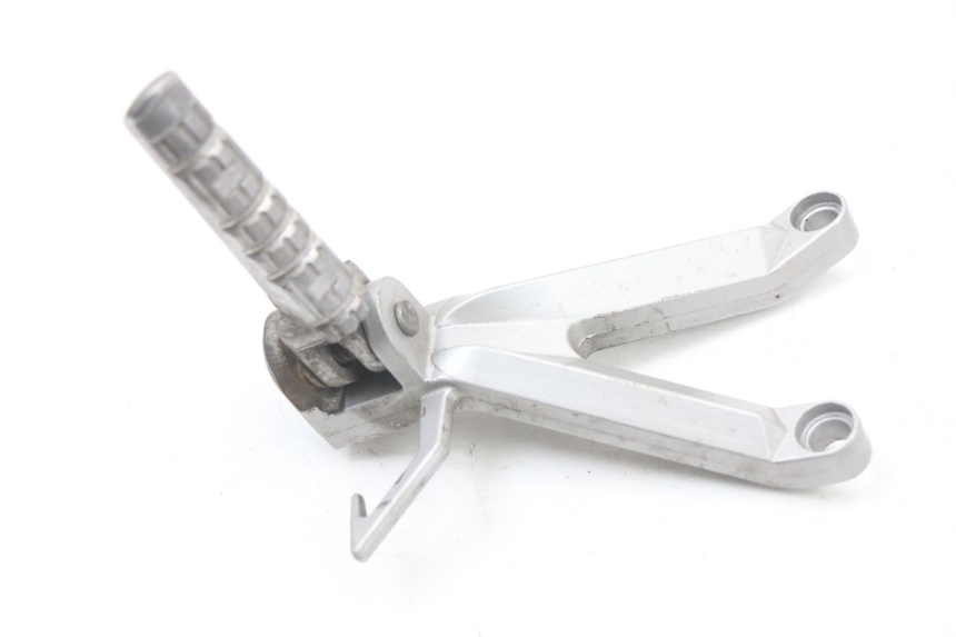 photo de PLATINE CALE PIED ARRIERE GAUCHE HYOSUNG GTR 125 (2006 - 2008) - Zoom état d’usage