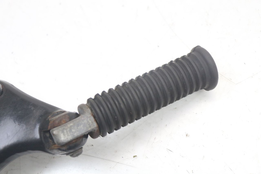 photo de PLATINE CALE PIED ARRIERE GAUCHE HARLEY DAVIDSON SPORTSTER XL CUSTOM 883 (1999 - 2006) - Zoom état d’usage