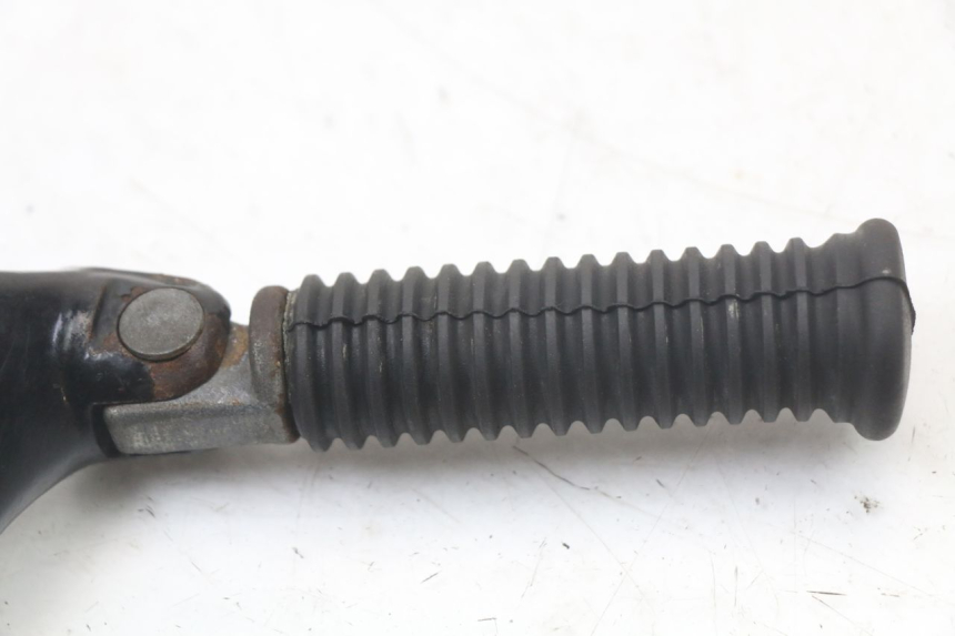 photo de PLATINE CALE PIED ARRIERE GAUCHE HARLEY DAVIDSON SPORTSTER XL CUSTOM 883 (1999 - 2006) - Gros plan technique