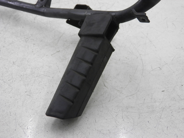 photo de PLATINE CALE PIED ARRIERE GAUCHE HONDA FES PANTHEON 125 (2003 - 2007) - Zoom état d’usage