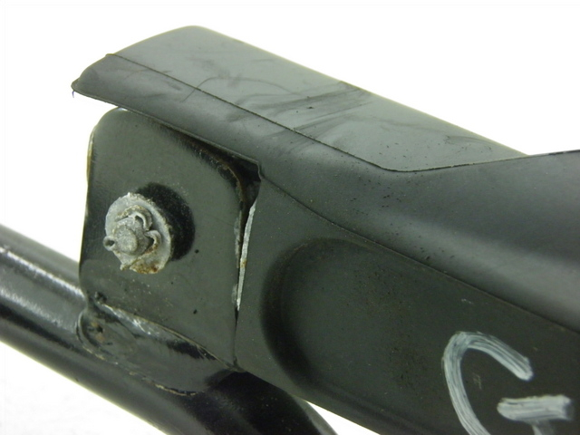 photo de PLATINE CALE PIED ARRIERE GAUCHE HONDA FES S-WING SWING ABS 125 (2007 - 2015) - Gros plan technique