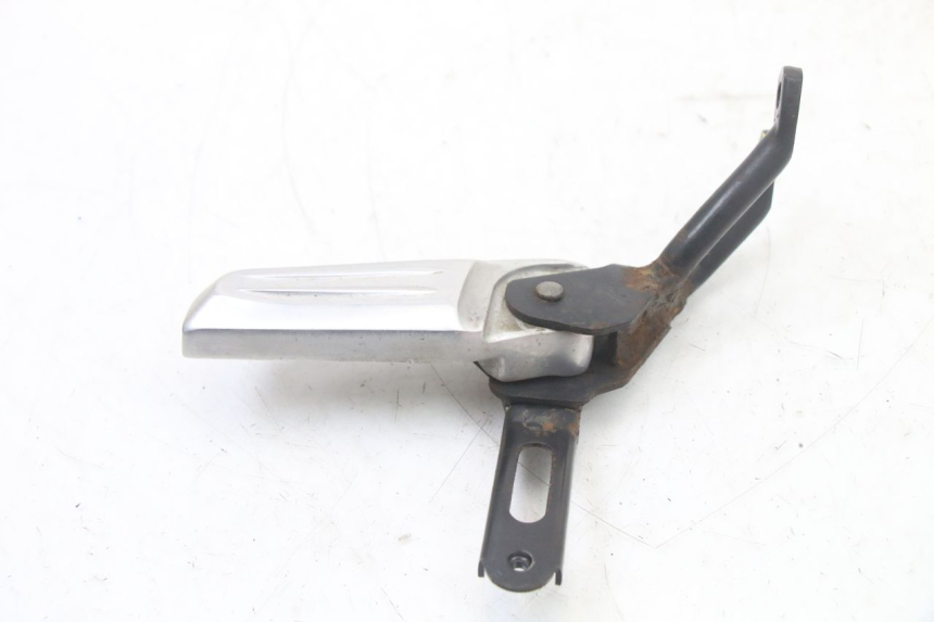 photo de PLATINE CALE PIED ARRIERE GAUCHE HONDA PCX (JF57/JF64) 125 (2014 - 2018) - Détail de la pièce