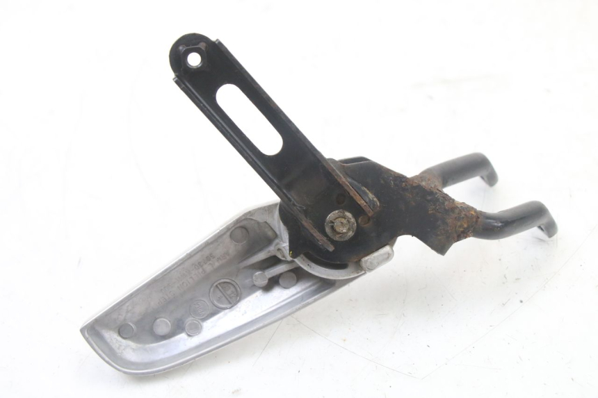 photo de PLATINE CALE PIED ARRIERE GAUCHE HONDA PCX (JF57/JF64) 125 (2014 - 2018) - Autre angle de vue