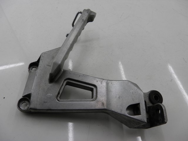 photo de PLATINE CALE PIED ARRIERE GAUCHE HONDA VFR 750 (1990 - 1993) - Vue principale