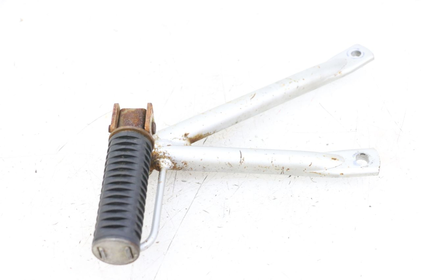 photo de PLATINE CALE PIED ARRIERE GAUCHE KYMCO STRYKER OFF ROAD 125 (1999 - 2005) - Détail de la pièce