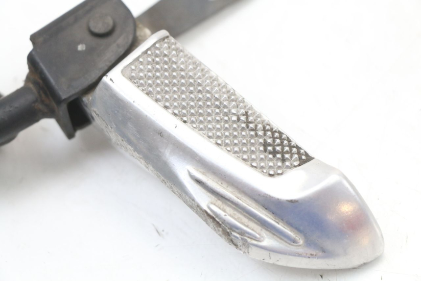 photo de PLATINE CALE PIED ARRIERE GAUCHE HONDA NHX LEAD 110 (2008 - 2010) - Détail de la pièce