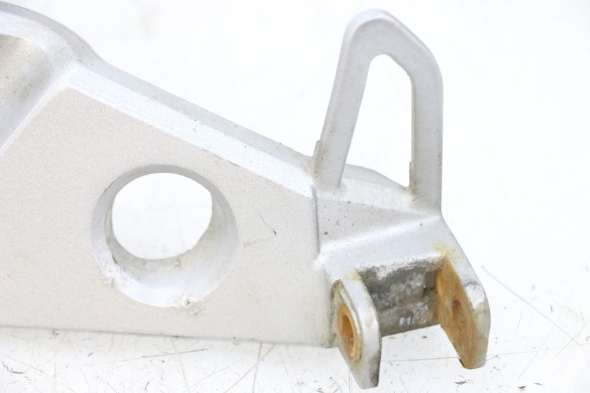 photo de PLATINE CALE PIED ARRIERE GAUCHE HONDA NSR R 125 (1994 - 2003) - Points de fixation