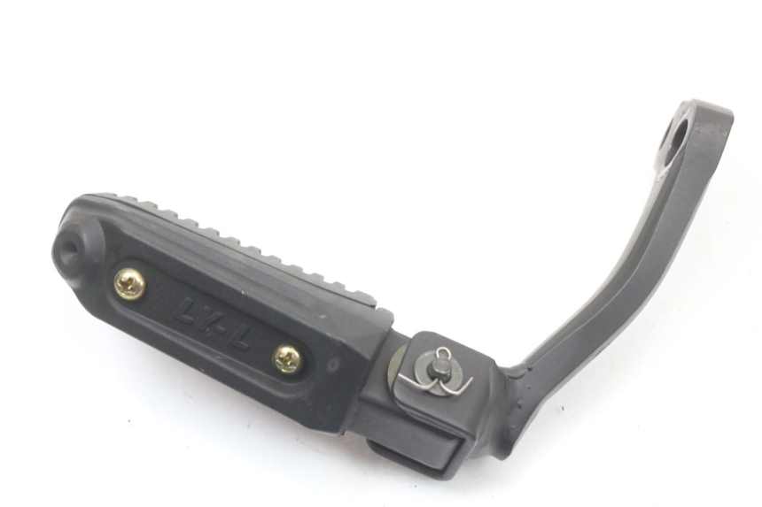 photo de PLATINE CALE PIED ARRIERE GAUCHE ASTOR ORCAL 125 (2015 - 2017) - Gros plan technique