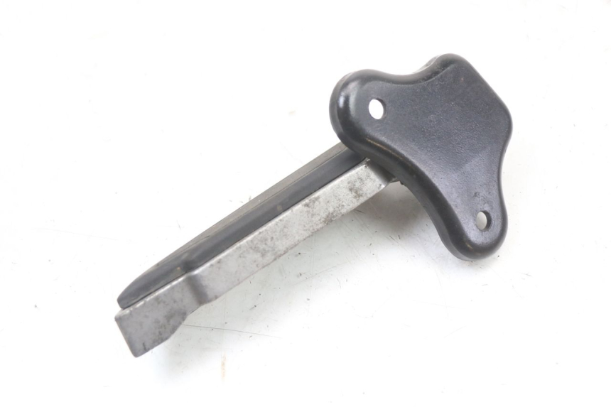 photo de PLATINE CALE PIED ARRIERE GAUCHE PEUGEOT DJANGO 125 (2014 - 2017) - Autre angle de vue