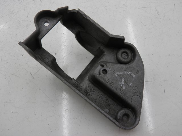 photo de PLATINE CALE PIED ARRIERE GAUCHE PEUGEOT JET FORCE CARBU 50 (2003 - 2016) - Détail de la pièce