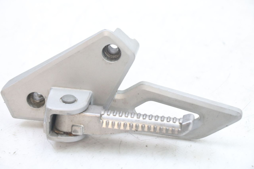 photo de PLATINE CALE PIED ARRIERE GAUCHE PEUGEOT SPEEDFIGHT 3 LC 2T 50 (2009 - 2015) - Autre angle de vue