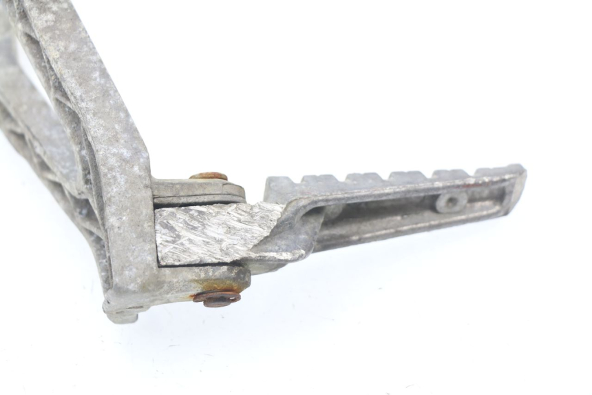 photo de PLATINE CALE PIED ARRIERE GAUCHE APRILIA RS AF-1 125 (1990 - 1993) - Zoom état d’usage