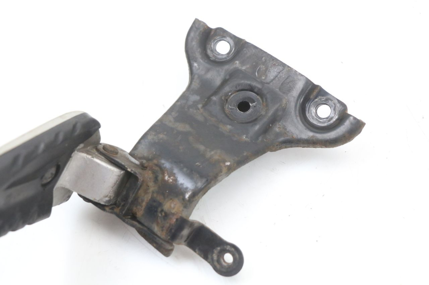 photo de PLATINE CALE PIED ARRIERE GAUCHE HONDA SH ABS 125 (2012 - 2017) - Autre angle de vue