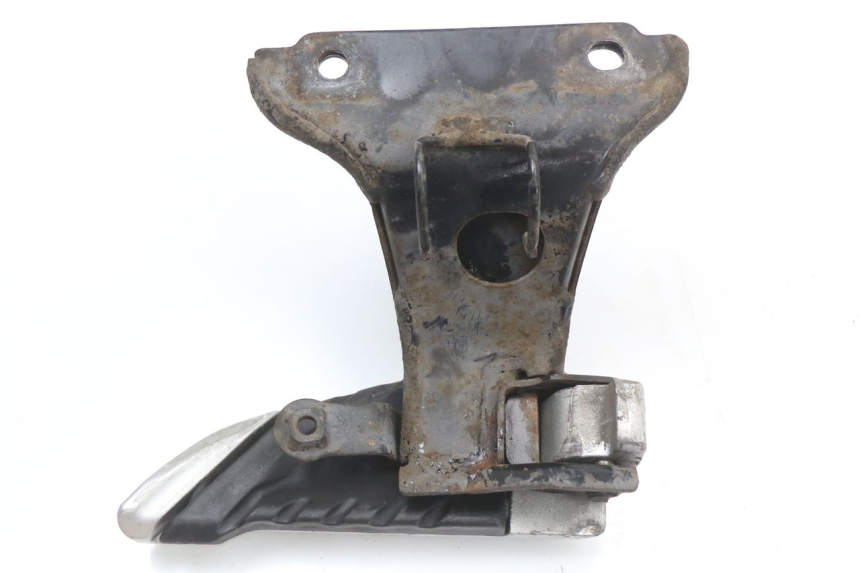 photo de PLATINE CALE PIED ARRIERE GAUCHE HONDA SH ABS 125 (2012 - 2017) - Gros plan technique