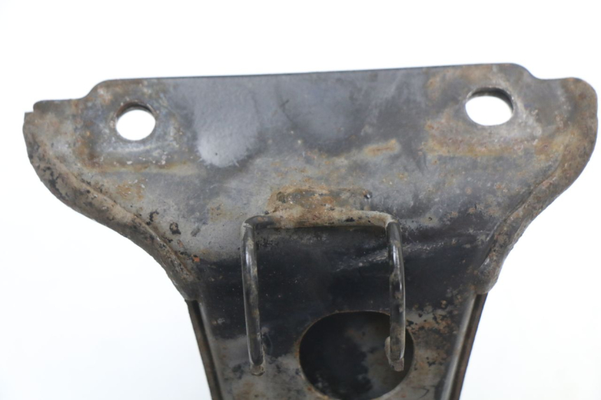 photo de PLATINE CALE PIED ARRIERE GAUCHE HONDA SH ABS 125 (2012 - 2017) - Vue d’ensemble