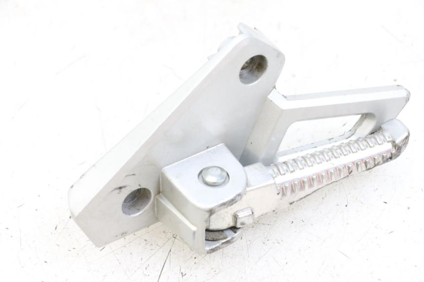 photo de PLATINE CALE PIED ARRIERE GAUCHE PEUGEOT SPEEDFIGHT 4 2T 50 (2015 - 2019) - Détail de la pièce