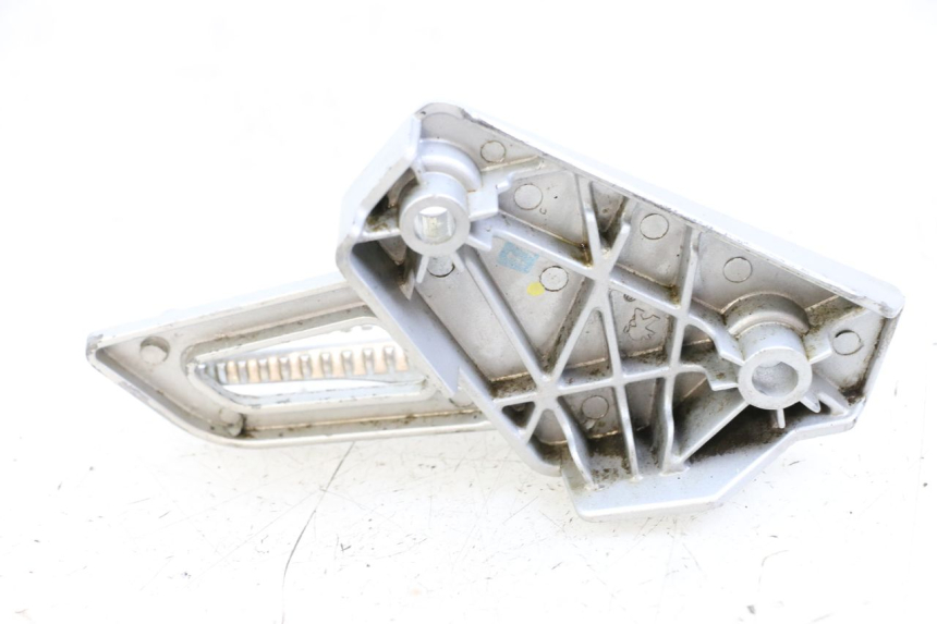 photo de PLATINE CALE PIED ARRIERE GAUCHE PEUGEOT SPEEDFIGHT 4 2T 50 (2015 - 2019) - Autre angle de vue