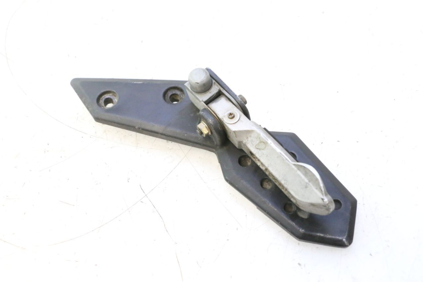 photo de PLATINE CALE PIED ARRIERE GAUCHE KYMCO SUPER 8 2T 50 (2007 - 2013) - Détail de la pièce