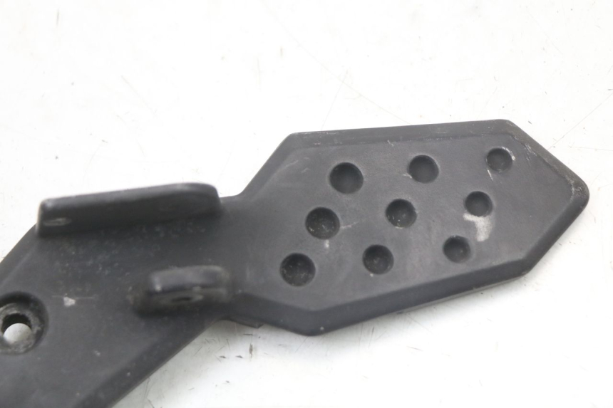 photo de PLATINE CALE PIED ARRIERE GAUCHE KYMCO SUPER 8 125 (2008 - 2015) - Zoom état d’usage