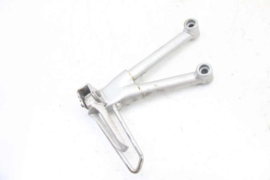 photo de PLATINE CALE PIED ARRIERE GAUCHE SUZUKI GSF S BANDIT 600 (2000 - 2004) - Gros plan technique