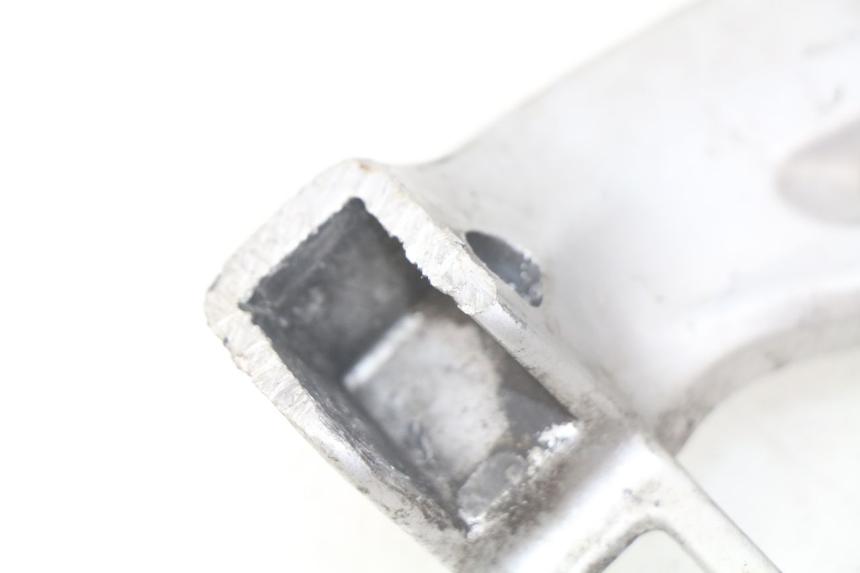 photo de PLATINE CALE PIED ARRIERE GAUCHE SUZUKI SV S 650 (1999 - 2002) - Zoom état d’usage