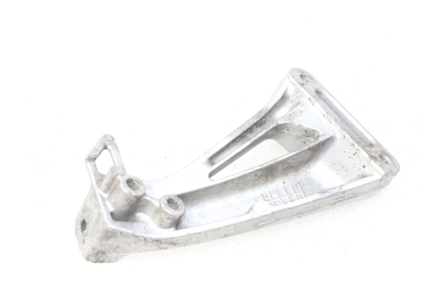 photo de PLATINE CALE PIED ARRIERE GAUCHE SUZUKI SV S 650 (1999 - 2002) - Points de fixation