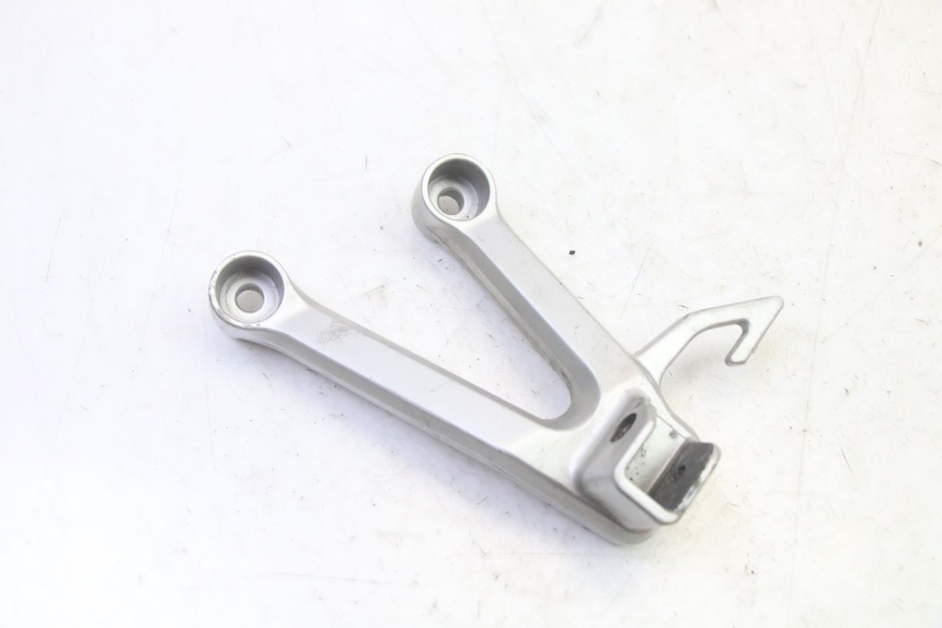 photo de PLATINE CALE PIED ARRIERE GAUCHE SUZUKI SV S 650 (2003 - 2009) - Vue principale