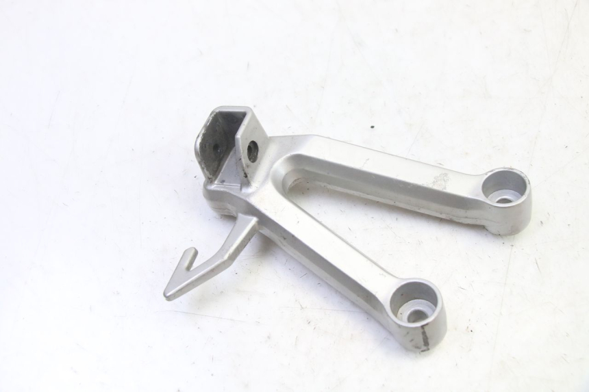 photo de PLATINE CALE PIED ARRIERE GAUCHE SUZUKI SV S 650 (2003 - 2009) - Zoom état d’usage