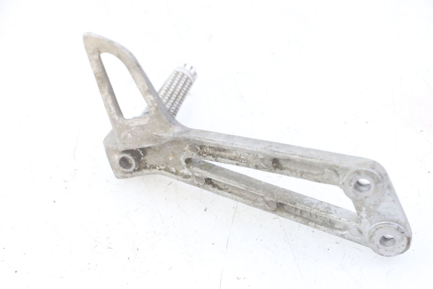 photo de PLATINE CALE PIED ARRIERE GAUCHE YAMAHA TDR DELTABOX 125 (1997 - 2003) - Gros plan technique