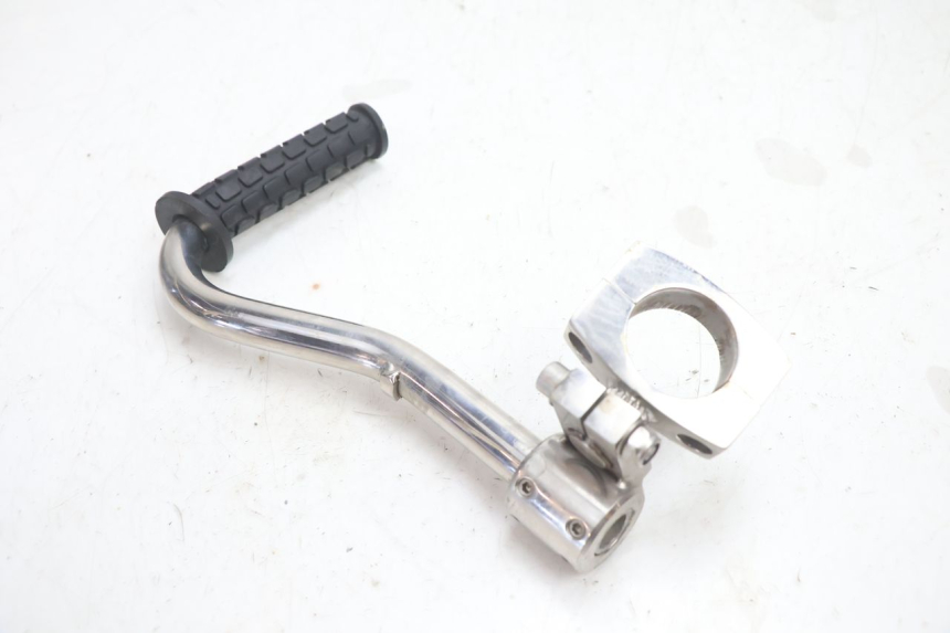 photo de PLATINE CALE PIED ARRIERE GAUCHE BOOM TRIKE FUN 500 (2004 - 2010) - Détail de la pièce