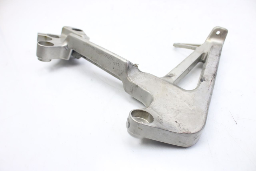 photo de PLATINE CALE PIED ARRIERE GAUCHE HONDA VFR FI RC46 800 (1998 - 2001) - Gros plan technique