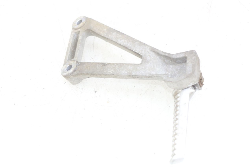 photo de PLATINE CALE PIED ARRIERE GAUCHE DAELIM VJ ROADWIN FI 125 (2008 - 2017) - Détail de la pièce