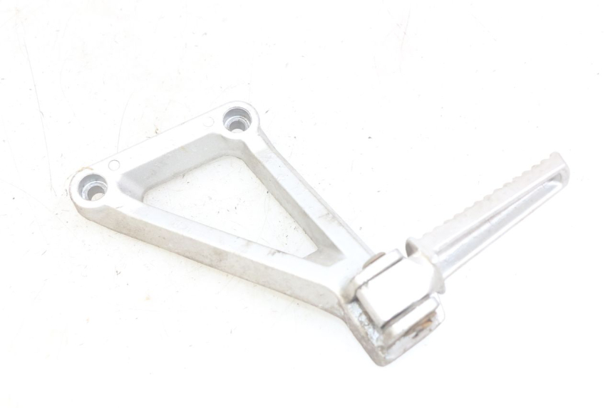 photo de PLATINE CALE PIED ARRIERE GAUCHE DAELIM VJ ROADWIN FI 125 (2008 - 2017) - Autre angle de vue