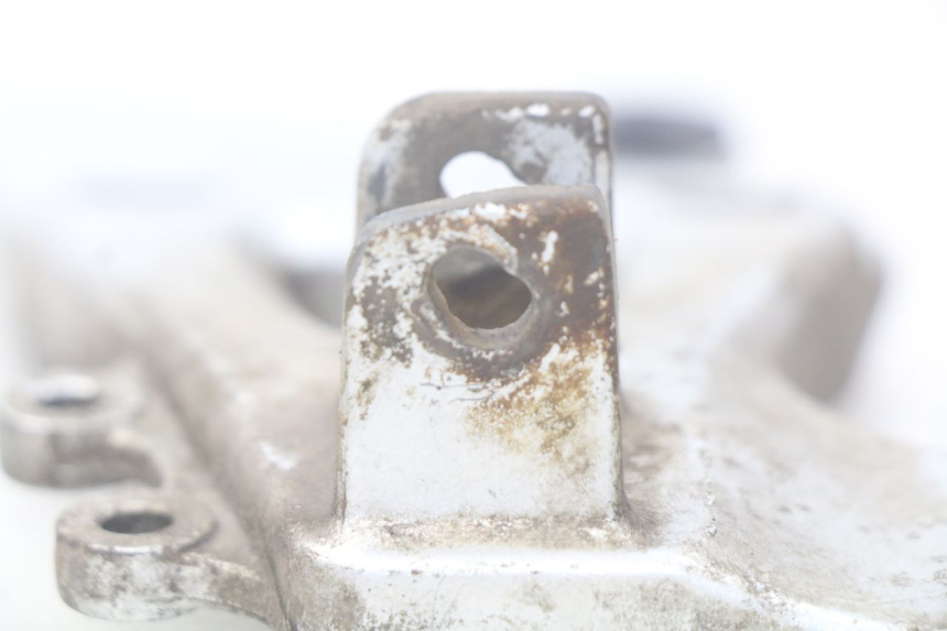 photo de PLATINE CALE PIED ARRIERE GAUCHE SUZUKI XF FREEWIND 650 (1997 - 2003) - Zoom état d’usage