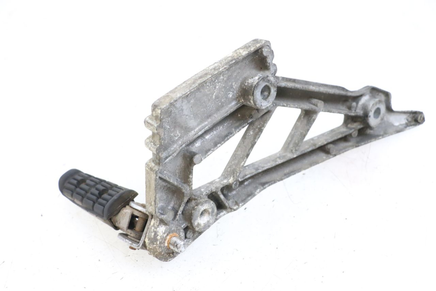 photo de PLATINE CALE PIED ARRIERE GAUCHE YAMAHA XJ F 900 (1983 - 1994) - Autre angle de vue