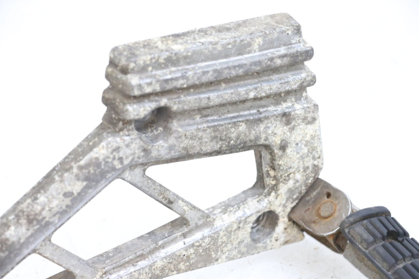 photo de PLATINE CALE PIED ARRIERE GAUCHE YAMAHA XJ F 900 (1983 - 1994) - Points de fixation