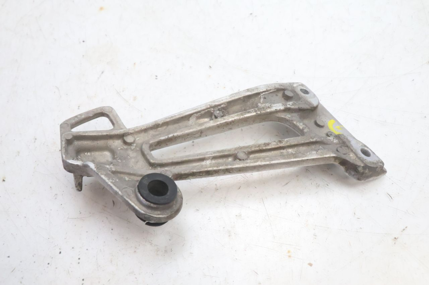 photo de PLATINE CALE PIED ARRIERE GAUCHE YAMAHA XJR 1300 (1998 - 2002) - Gros plan technique