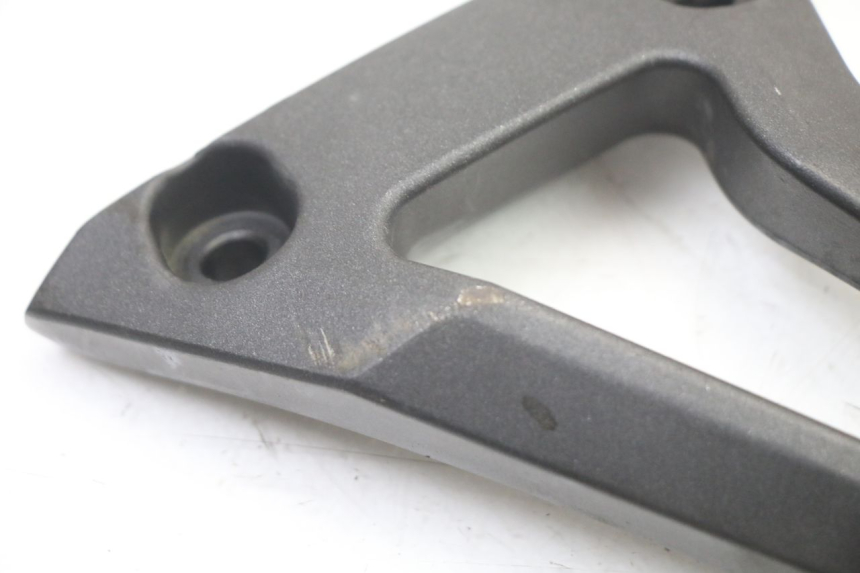 photo de PLATINE CALE PIED ARRIERE GAUCHE YAMAHA FZ6 FAZER S2 600 (2007 - 2011) - Détail de la pièce