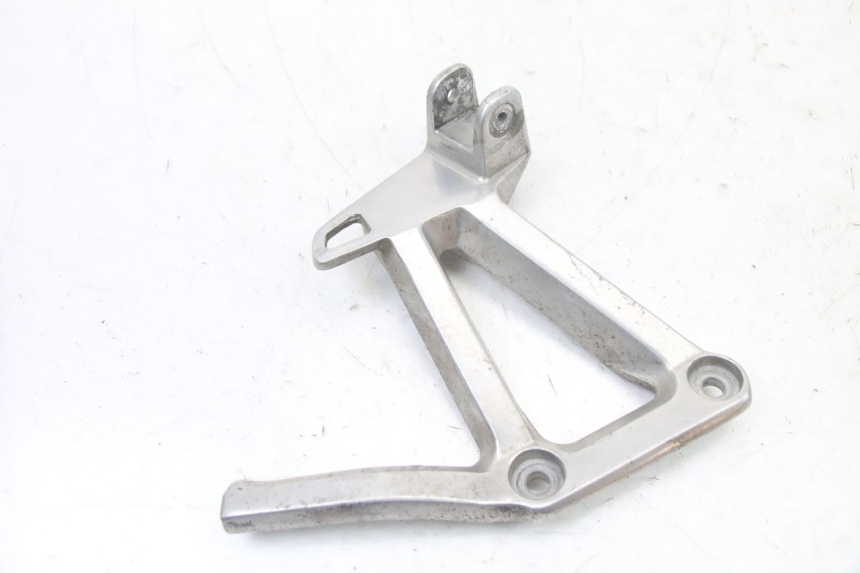 photo de PLATINE CALE PIED ARRIERE GAUCHE YAMAHA FZS FAZER 600 (2001 - 2003) - Zoom état d’usage