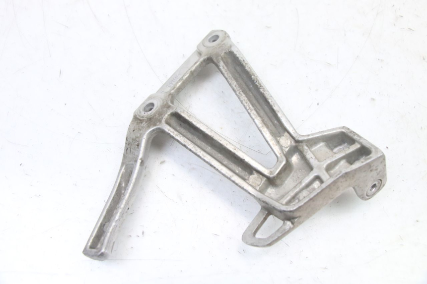 photo de PLATINE CALE PIED ARRIERE GAUCHE YAMAHA FZS FAZER 600 (2001 - 2003) - Autre angle de vue