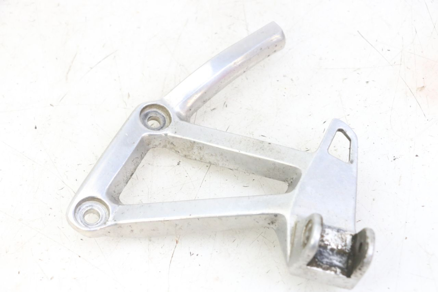 photo de PLATINE CALE PIED ARRIERE GAUCHE YAMAHA FZS FAZER 600 (2001 - 2003) - Vue principale