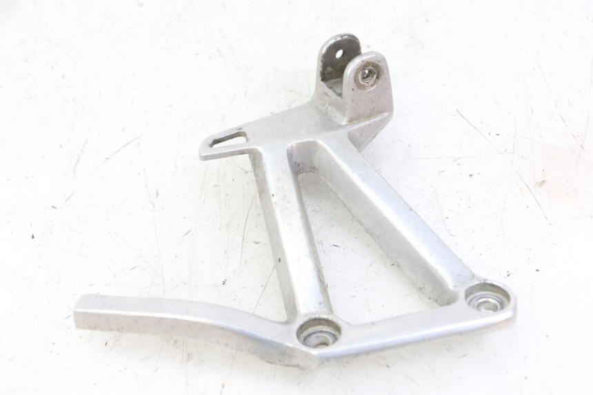 photo de PLATINE CALE PIED ARRIERE GAUCHE YAMAHA FZS FAZER 600 (2001 - 2003) - Vue d’ensemble