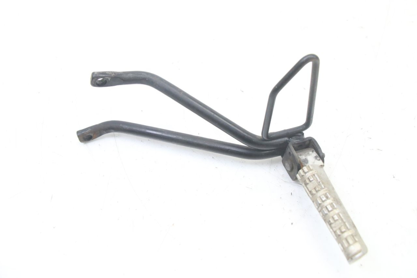 photo de PLATINE CALE PIED ARRIERE GAUCHE YAMAHA TZR 50 (2008 - 2016) - Détail de la pièce