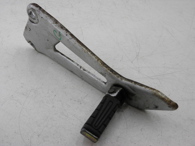 photo de PLATINE CALE PIED ARRIERE GAUCHE YAMAHA YBR 125 (2004 - 2006) - Vue principale