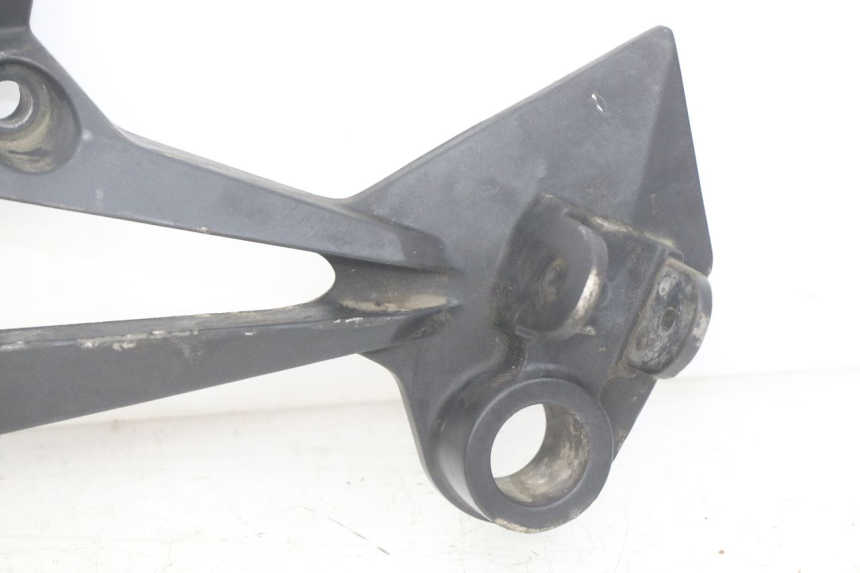 photo de PLATINE CALE PIED ARRIERE GAUCHE KAWASAKI Z 750 (2007 - 2013) - Points de fixation