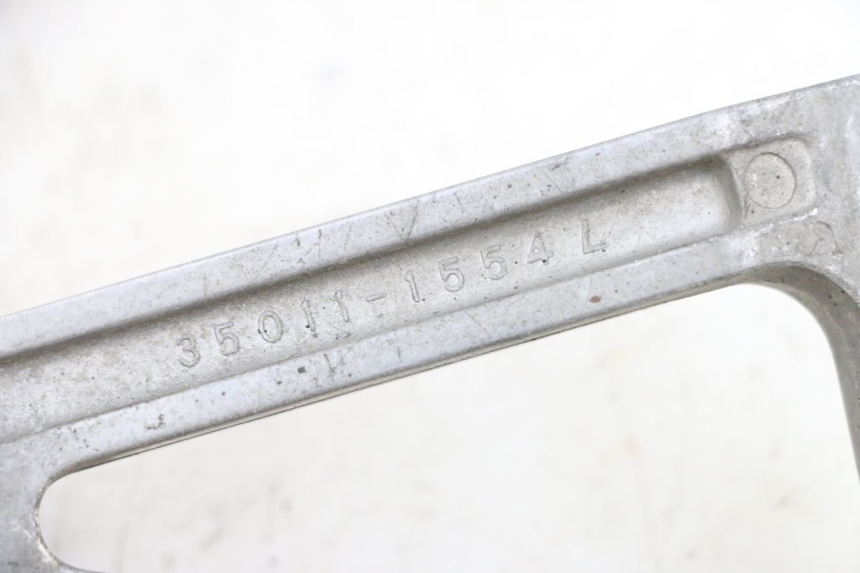 photo de PLATINE CALE PIED ARRIERE GAUCHE KAWASAKI ZR 7 750 (1999 - 2004) - Détail de la pièce