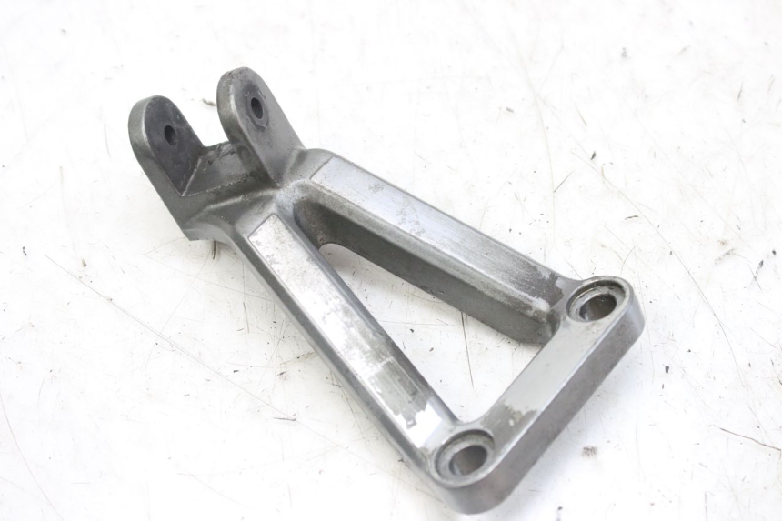 photo de PLATINE CALE PIED ARRIERE GAUCHE KAWASAKI ZX-6R ZX6R 600 (1995 - 1997) - Gros plan technique