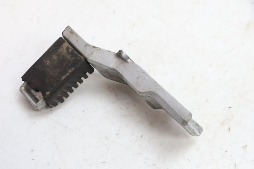 photo de PLATINE CALE PIED AVANT DROIT PEUGEOT 103 SPX CLIP 50 (1989 - 1992) - Gros plan technique