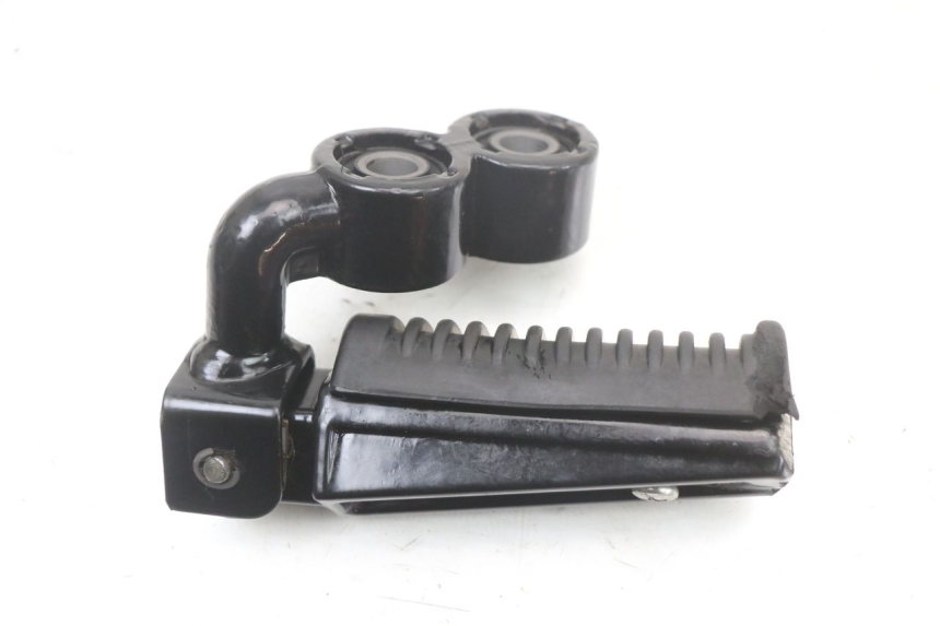 photo de PLATINE CALE PIED AVANT DROIT ARCHIVE CAFE RACER 4T 50 (2019 - 2024) - Gros plan technique